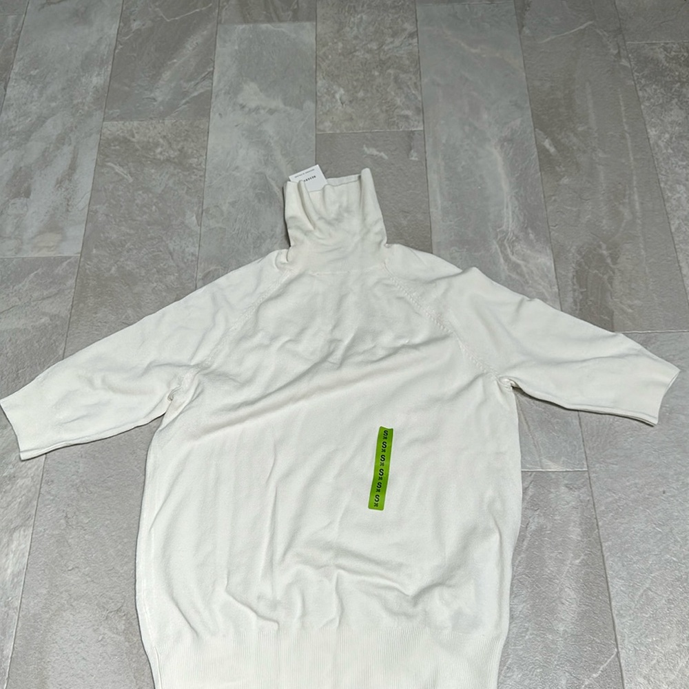 Short sleeve off white turtleneck
